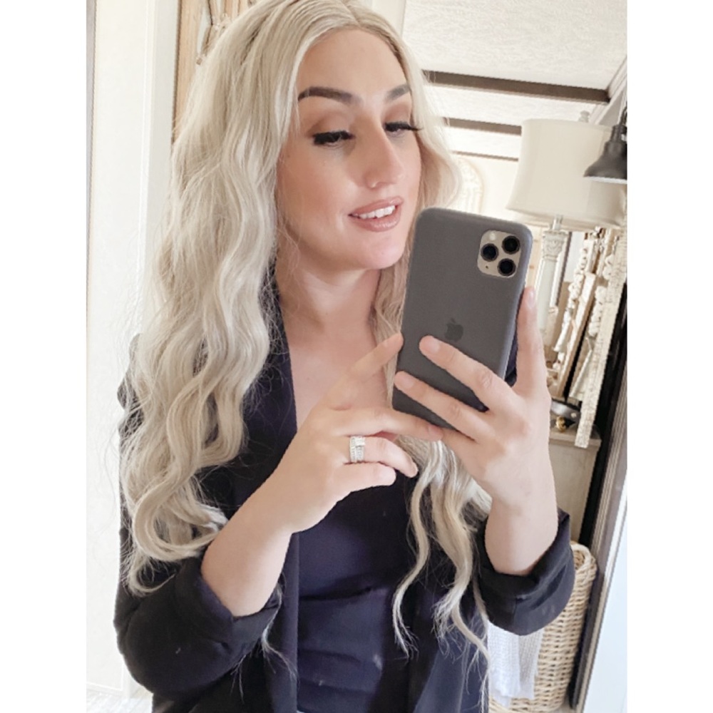 Meet your posher, Jessica.
